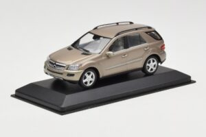 Mercedes ML W164 コッパーメタリック Minichamps 1:43 ML002 メタル - 画像 2/4