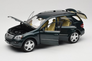 Mercedes ML W164 Green Metallic Minichamps 1:18 150034502 メタル - 画像 2/8