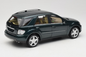 Mercedes ML W164 Green Metallic Minichamps 1:18 150034502 メタル - 画像 3/8