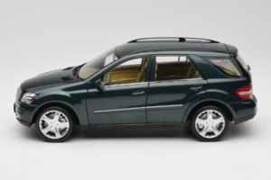 Mercedes ML W164 Green Metallic Minichamps 1:18 150034502 メタル - 画像 4/8