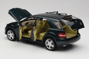 Mercedes ML W164 Green Metallic Minichamps 1:18 150034502 メタル - 画像 5/8
