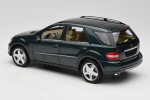 Mercedes ML W164 Green Metallic Minichamps 1:18 150034502 メタル - 画像 7/8