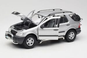 Mercedes ML320 W163 シルバー Maisto 1:18 50319 メタル - 画像 2/8
