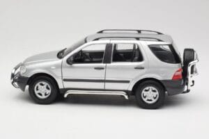 Mercedes ML320 W163 シルバー Maisto 1:18 50319 メタル - 画像 4/8