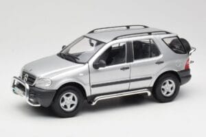 Mercedes ML320 W163 シルバー Maisto 1:18 50319 メタル