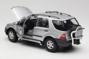 Mercedes ML320 W163 シルバー Maisto 1:18 50319 メタル - 画像 5/8