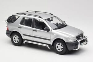 Mercedes ML320 W163 シルバー Maisto 1:18 50319 メタル - 画像 6/8