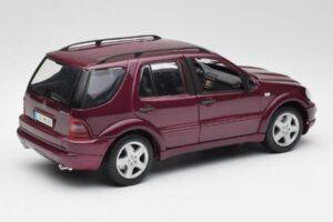 Mercedes ML55 AMG W163 パープル Maisto 1:18 31876 メタル - 画像 3/8