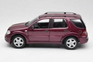 Mercedes ML55 AMG W163 パープル Maisto 1:18 31876 メタル - 画像 4/8