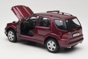 Mercedes ML55 AMG W163 レッド Maisto 1:18 50348 メタル - 画像 5/8
