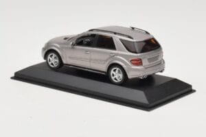 Mercedes ML63 AMG W164 グレーメタリック Minichamps 1:43 400034570 メタル - 画像 3/4
