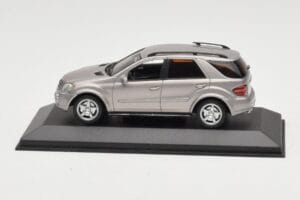 Mercedes ML63 AMG W164 グレーメタリック Minichamps 1:43 400034570 メタル