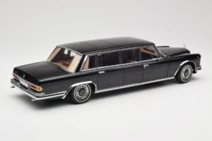 Mercedes 600 Pullman W100 ブラック AUTOart 1:18 76197 メタル - 画像 3/8