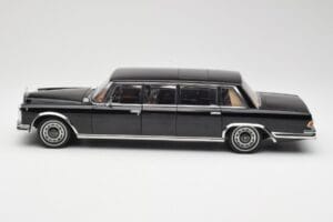 Mercedes 600 Pullman W100 ブラック AUTOart 1:18 76197 メタル - 画像 4/8