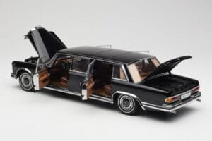 Mercedes 600 Pullman W100 ブラック AUTOart 1:18 76197 メタル - 画像 5/8