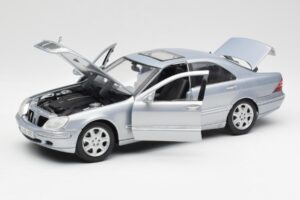 Mercedes S-Class W220 ライトブルー Maisto 1:18 56050 メタル - 画像 2/8