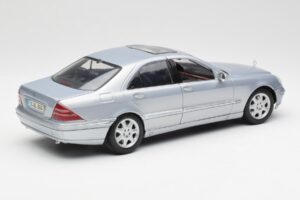 Mercedes S-Class W220 ライトブルー Maisto 1:18 56050 メタル - 画像 3/8