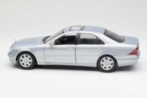 Mercedes S-Class W220 ライトブルー Maisto 1:18 56050 メタル - 画像 4/8