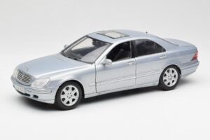Mercedes S-Class W220 ライトブルー Maisto 1:18 56050 メタル