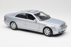 Mercedes S-Class W220 ライトブルー Maisto 1:18 56050 メタル - 画像 6/8