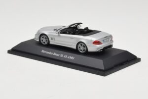 Mercedes SL 63 AMG R230 Silver Metallic Minichamps 1:43 B66960018 メタル - 画像 3/4