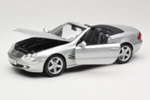 Mercedes SL R230 シルバー Maisto 1:18 B66962125 メタル - 画像 2/8