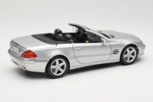 Mercedes SL R230 シルバー Maisto 1:18 B66962125 メタル - 画像 3/8
