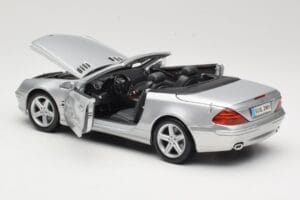 Mercedes SL R230 シルバー Maisto 1:18 B66962125 メタル - 画像 5/8