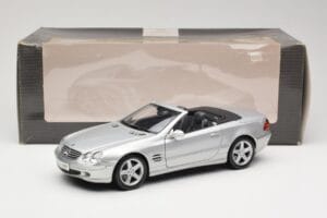 Mercedes SL R230 シルバー Maisto 1:18 B66962125 メタル - 画像 8/8