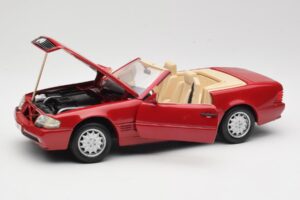 Mercedes SL500 R129 レッド Revell 1:18 08927 メタル - 画像 2/8