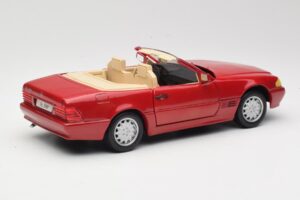 Mercedes SL500 R129 レッド Revell 1:18 08927 メタル - 画像 3/8