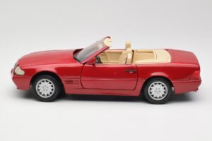 Mercedes SL500 R129 レッド Revell 1:18 08927 メタル - 画像 4/8