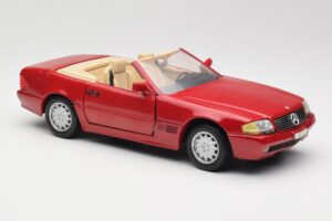 Mercedes SL500 R129 レッド Revell 1:18 08927 メタル - 画像 6/8