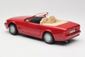 Mercedes SL500 R129 レッド Revell 1:18 08927 メタル - 画像 7/8