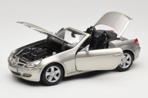 Mercedes SLK R171 ライトブロンズ メタリック Maisto 1:18 31674-R1 メタル - 画像 2/8