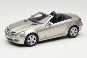 Mercedes SLK R171 ライトブロンズ メタリック Maisto 1:18 31674-R1 メタル
