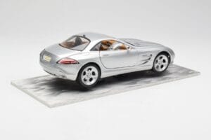 Mercedes SLR Vision シルバー リミテッドエディション アルミニウムベース付き Bburago 1:18 B66962102 メタル - 画像 3/8