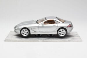 Mercedes SLR Vision シルバー リミテッドエディション アルミニウムベース付き Bburago 1:18 B66962102 メタル - 画像 4/8