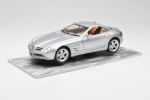 Mercedes SLR Vision シルバー リミテッドエディション アルミニウムベース付き Bburago 1:18 B66962102 メタル