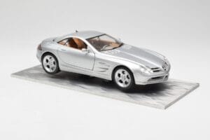 Mercedes SLR Vision シルバー リミテッドエディション アルミニウムベース付き Bburago 1:18 B66962102 メタル - 画像 6/8