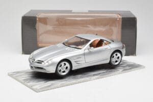 Mercedes SLR Vision シルバー リミテッドエディション アルミニウムベース付き Bburago 1:18 B66962102 メタル - 画像 8/8