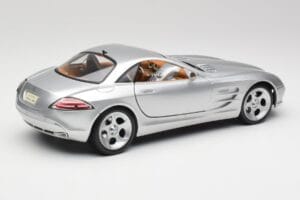Mercedes SLR Vision リキッドシルバー Maisto 1:18 B66962101 メタル - 画像 3/8