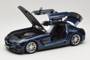Mercedes SLS AMG Black Series Daytona Blue Metallic Minichamps 1:18 110033026 メタル - 画像 2/8