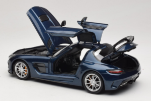 Mercedes SLS AMG Black Series Daytona Blue Metallic Minichamps 1:18 110033026 メタル - 画像 5/8