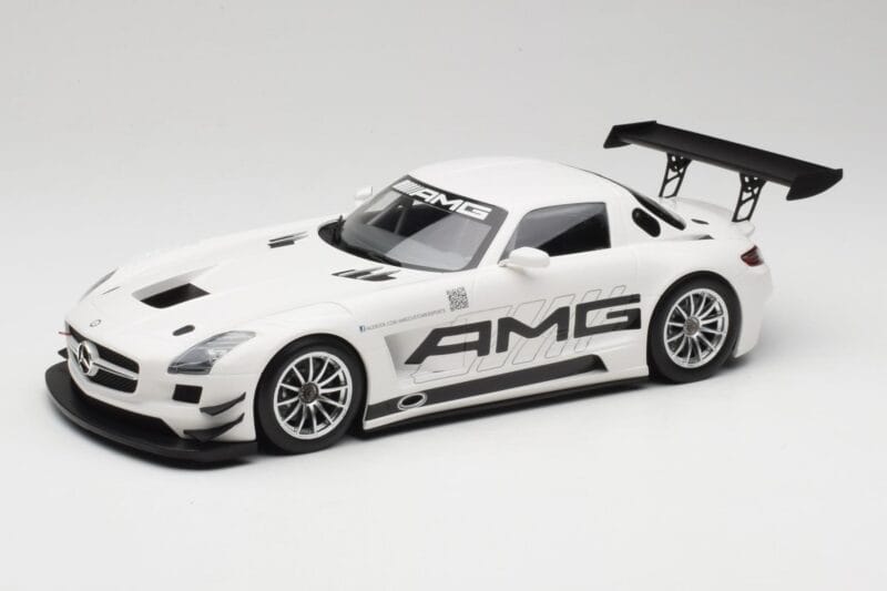 Mercedes AMG SLS C197 GT3 Street ホワイト Minichamps 1:18 151123107 メタル