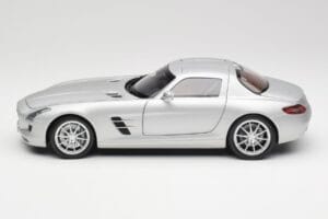 Mercedes SLS AMG C197 イリジウムシルバー Minichamps 1:18 100039026 メタル - 画像 4/8
