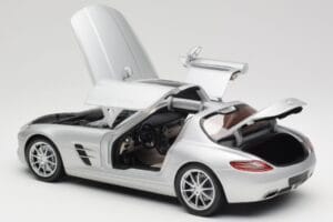 Mercedes SLS AMG C197 イリジウムシルバー Minichamps 1:18 100039026 メタル - 画像 5/8