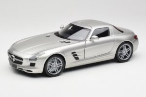 Mercedes SLS AMG C197 マットシルバー Minichamps 1:18 100039029 メタル