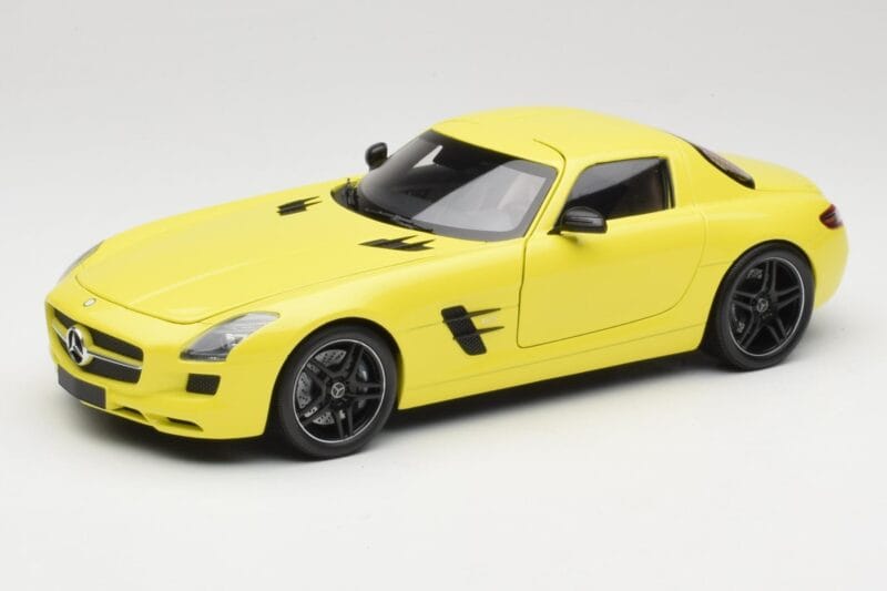 Mercedes SLS AMG C197 イエロー Minichamps 1:18 100039022 メタル