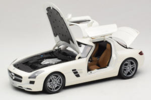 Mercedes SLS AMG Designo Mystic White Museum Edition Minichamps 1:18 B66055551 メタル - 画像 2/8